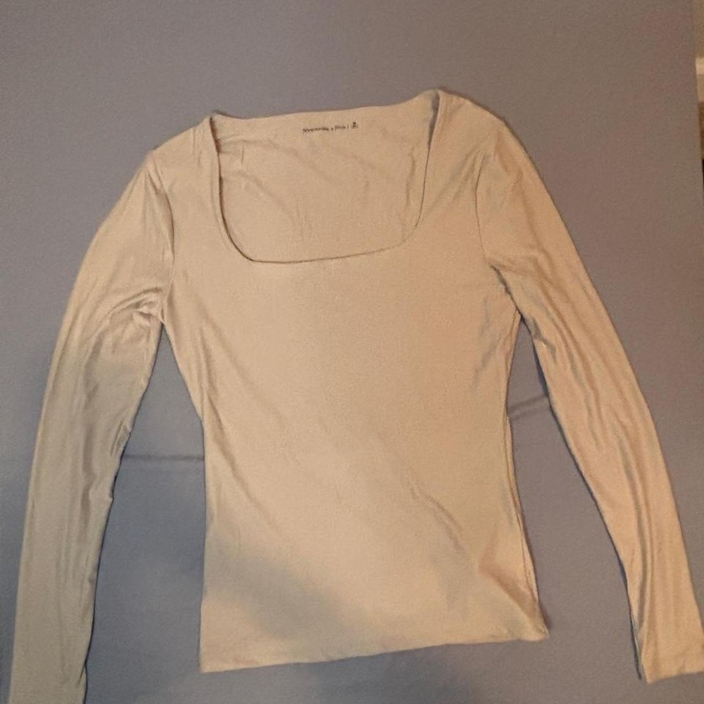 Abercrombie and fitch tuckable tee